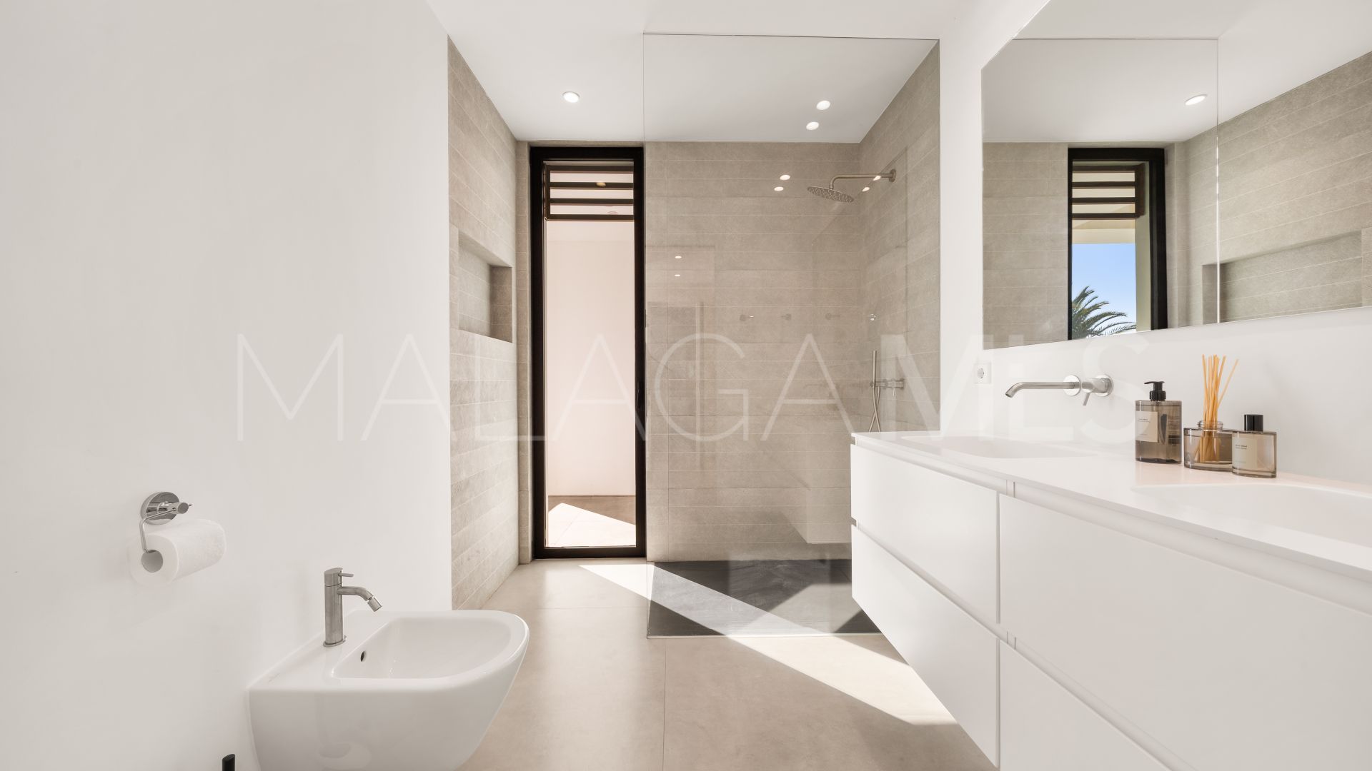 Villa for sale in Beach Side New Golden Mile