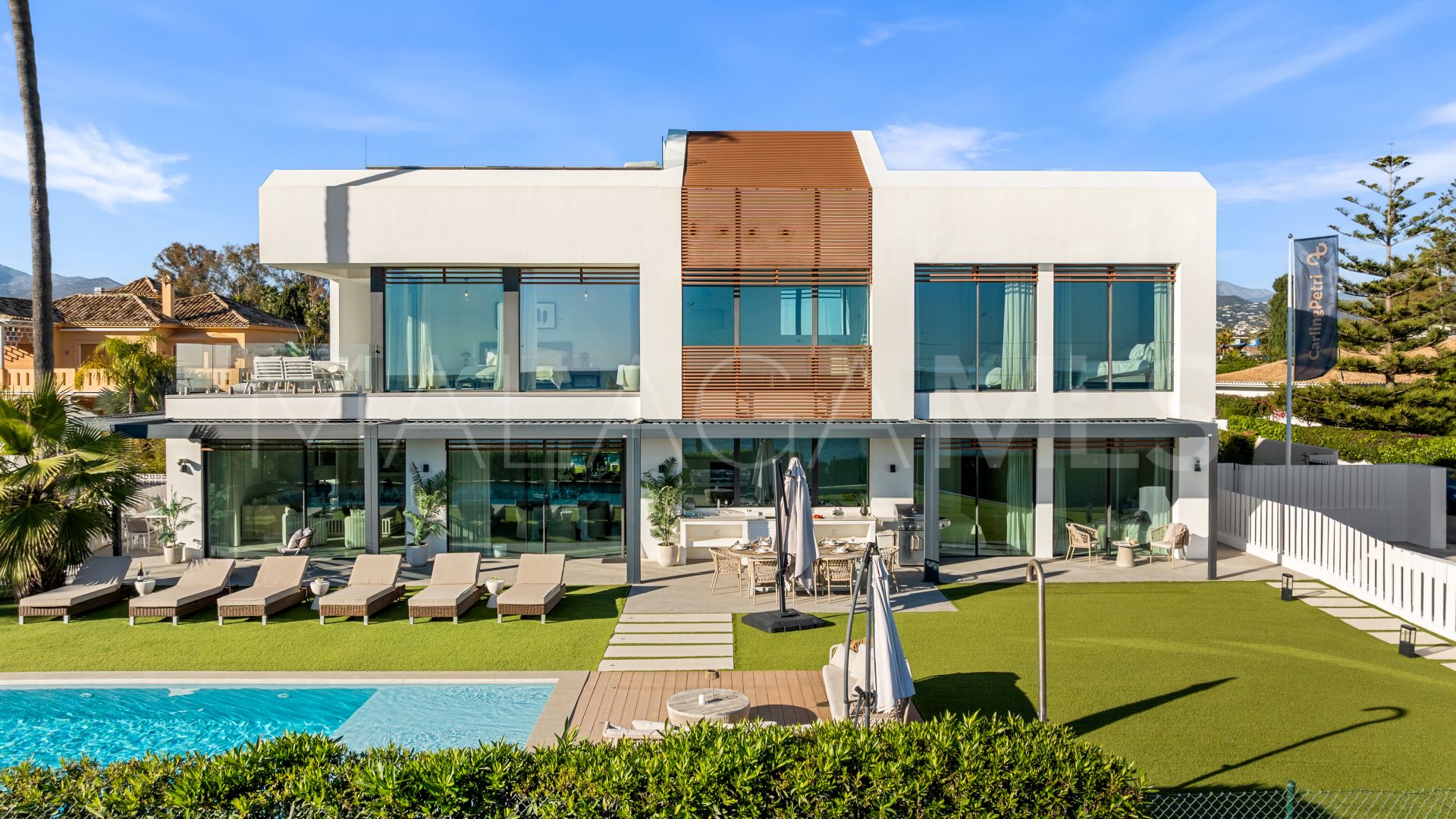 Villa for sale in Beach Side New Golden Mile