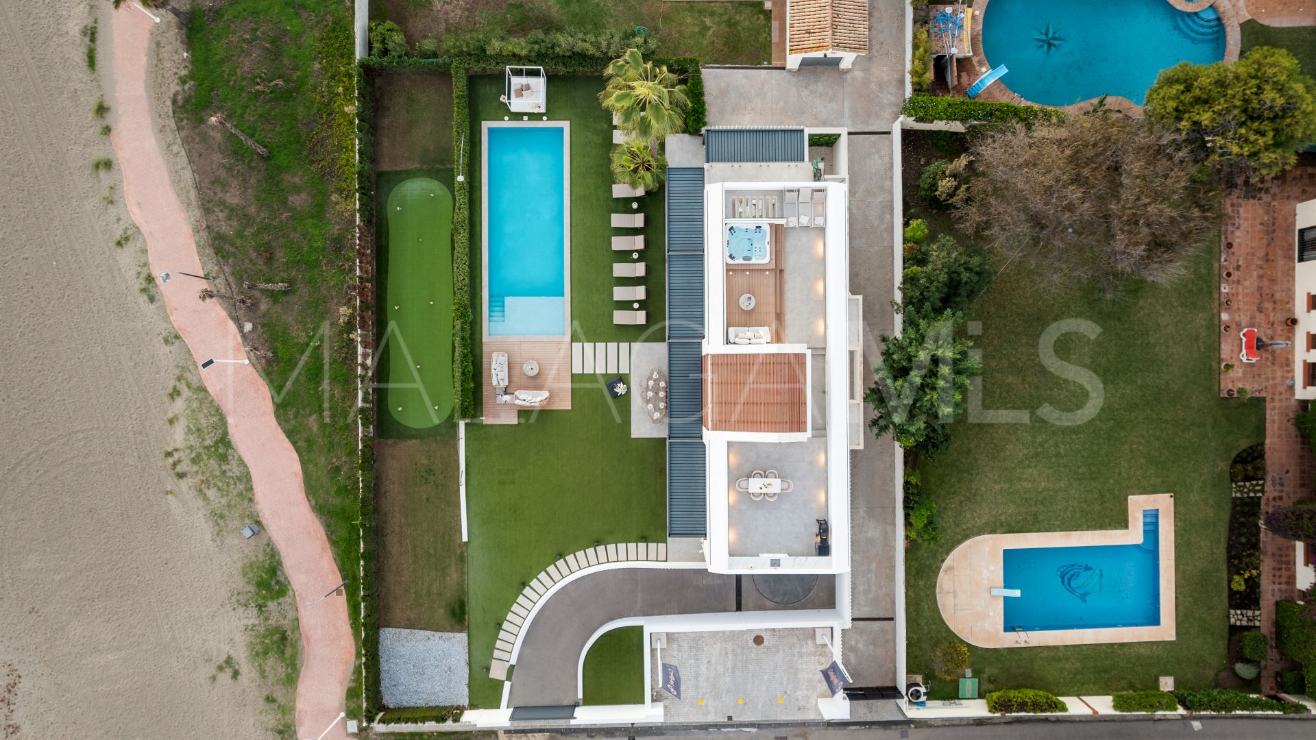 Villa for sale in Beach Side New Golden Mile