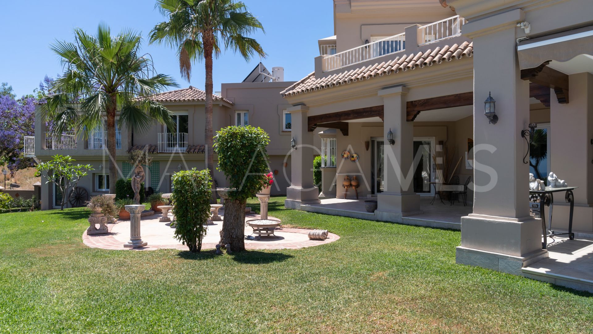 Se vende villa in Nueva Andalucia with 7 bedrooms