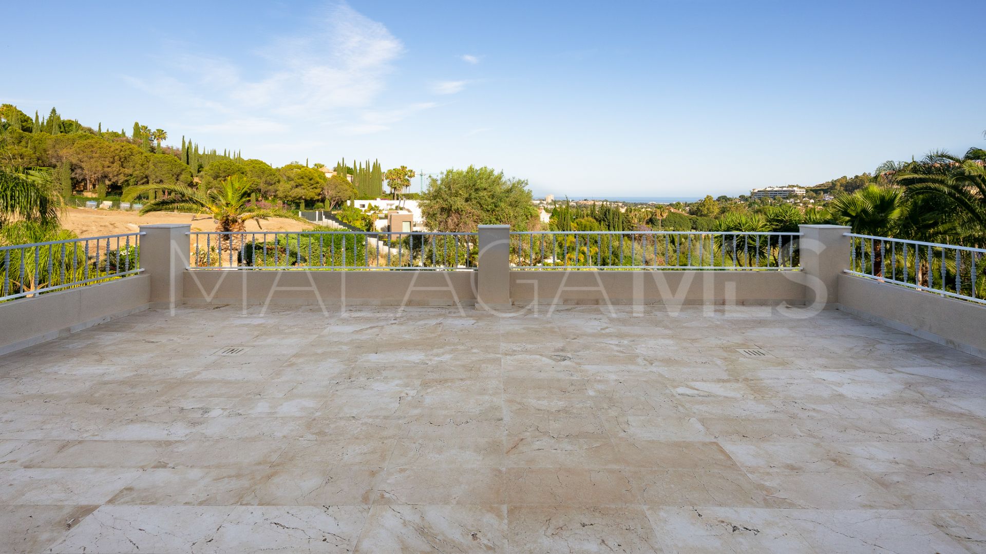 Se vende villa in Nueva Andalucia with 7 bedrooms