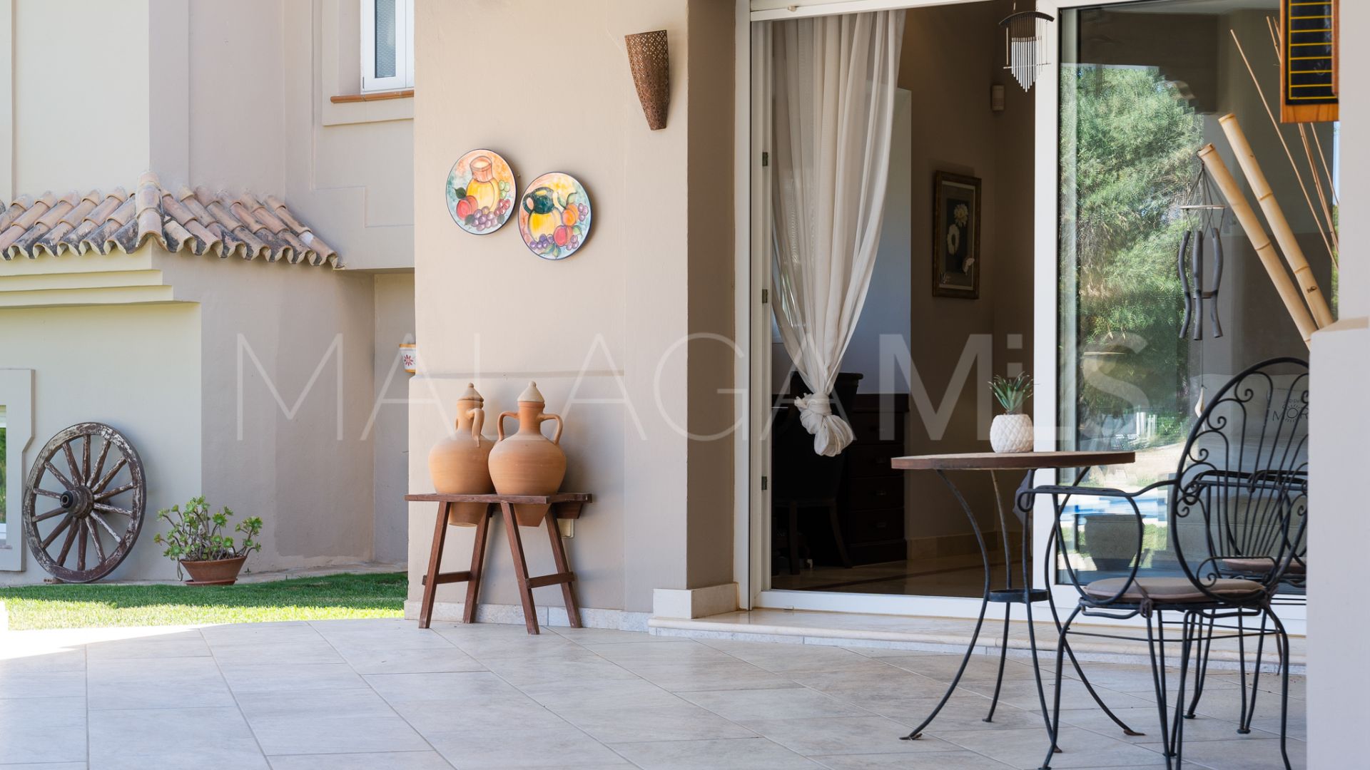 Se vende villa in Nueva Andalucia with 7 bedrooms