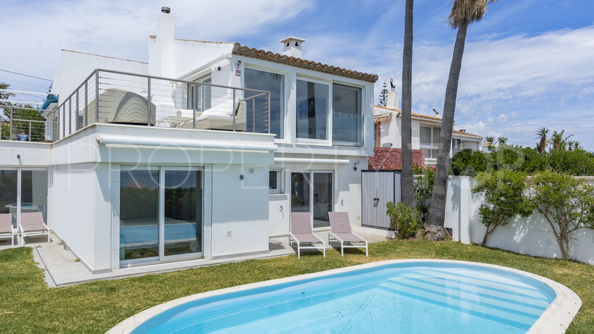 For sale Estepona Playa villa with 4 bedrooms