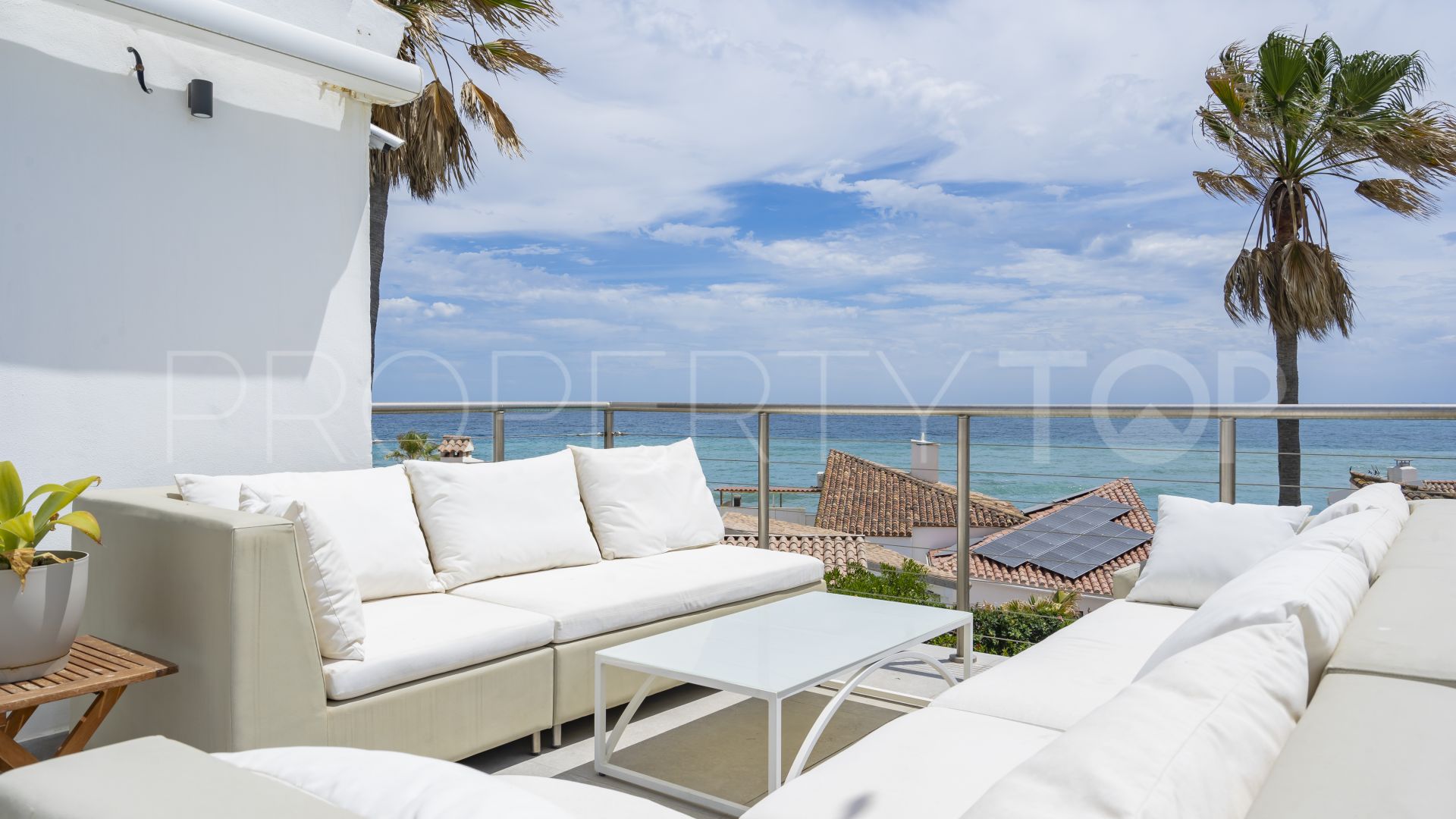 For sale Estepona Playa villa with 4 bedrooms