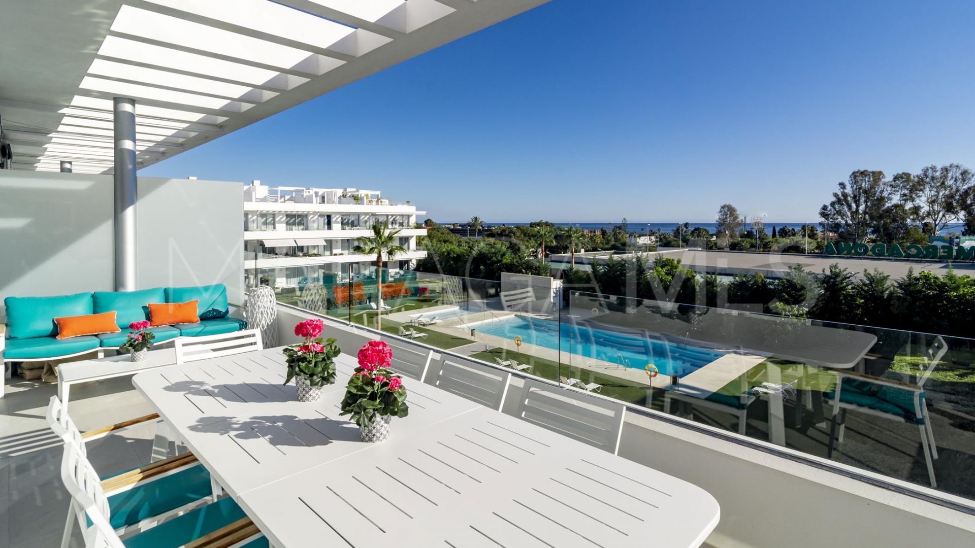 Atico for sale with 4 bedrooms in Estepona