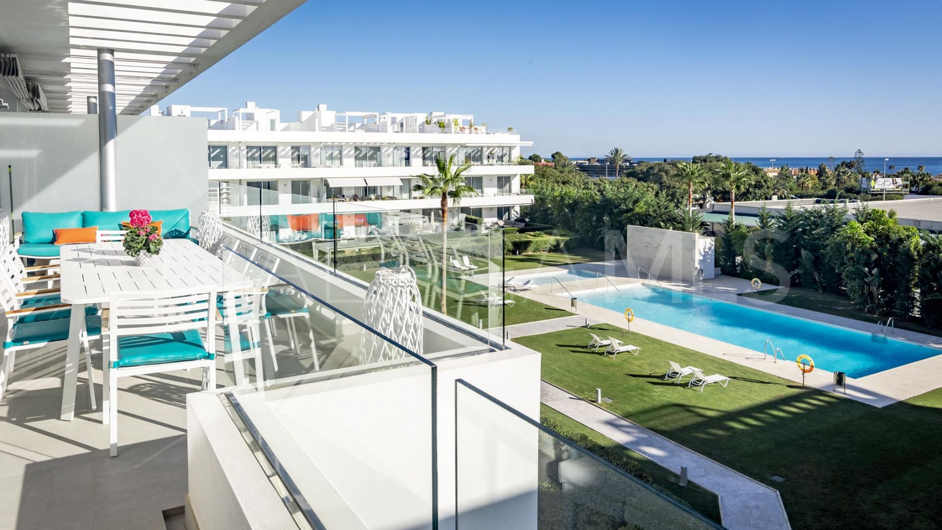 For sale Estepona penthouse with 4 bedrooms