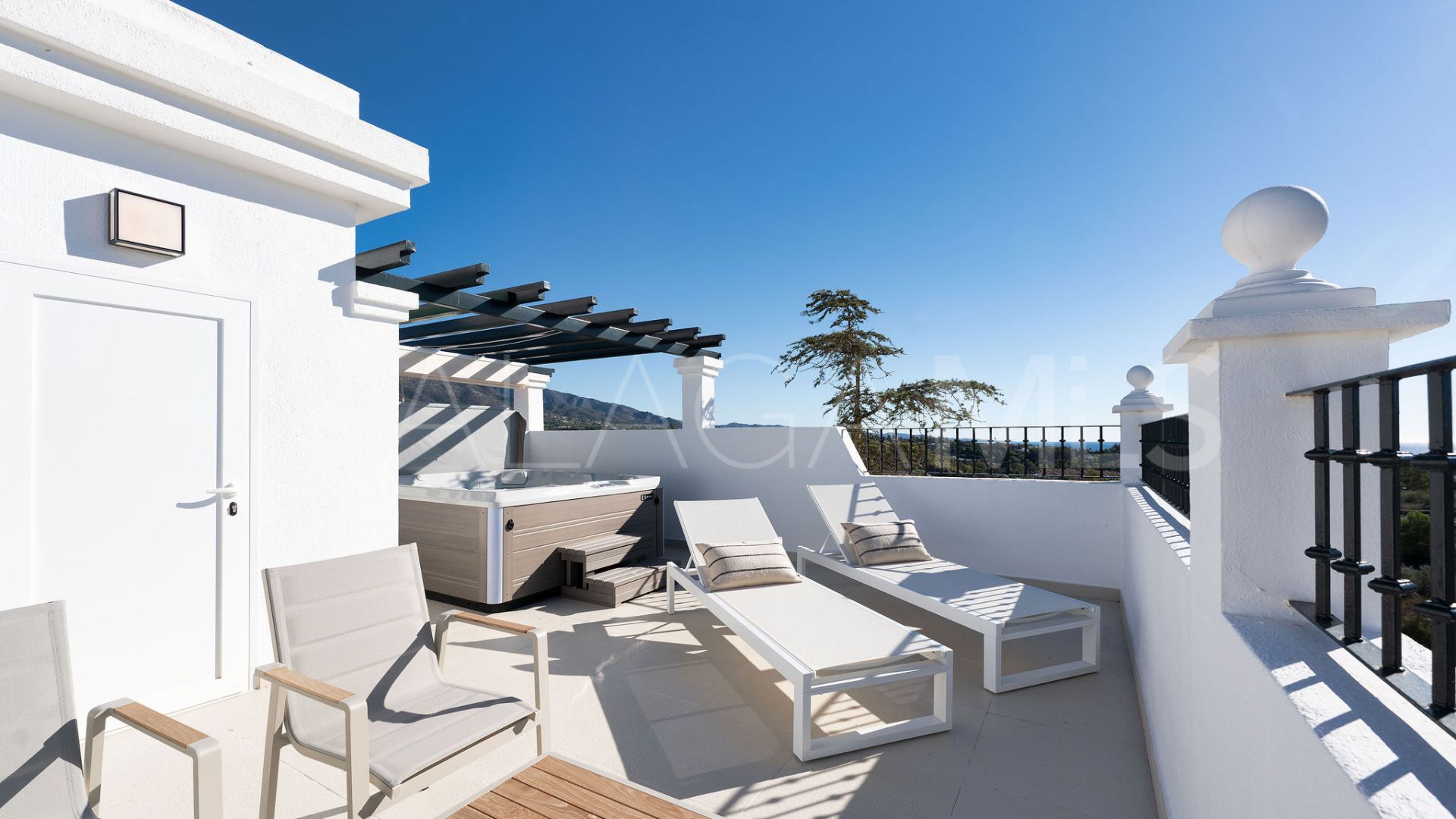 Ático for sale in Nueva Andalucia de 4 bedrooms