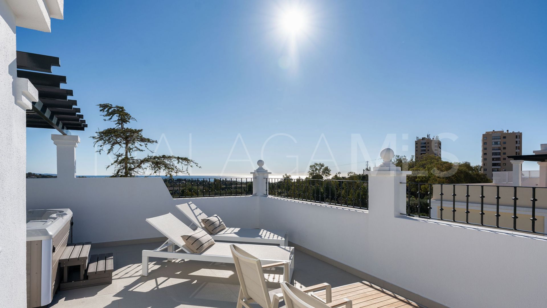 Ático for sale in Nueva Andalucia de 4 bedrooms