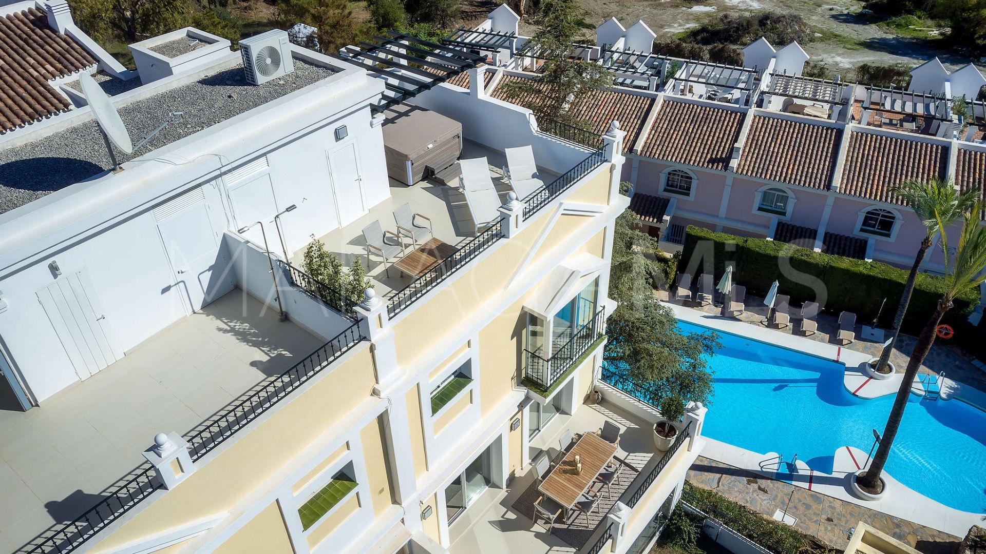 Ático for sale in Nueva Andalucia de 4 bedrooms
