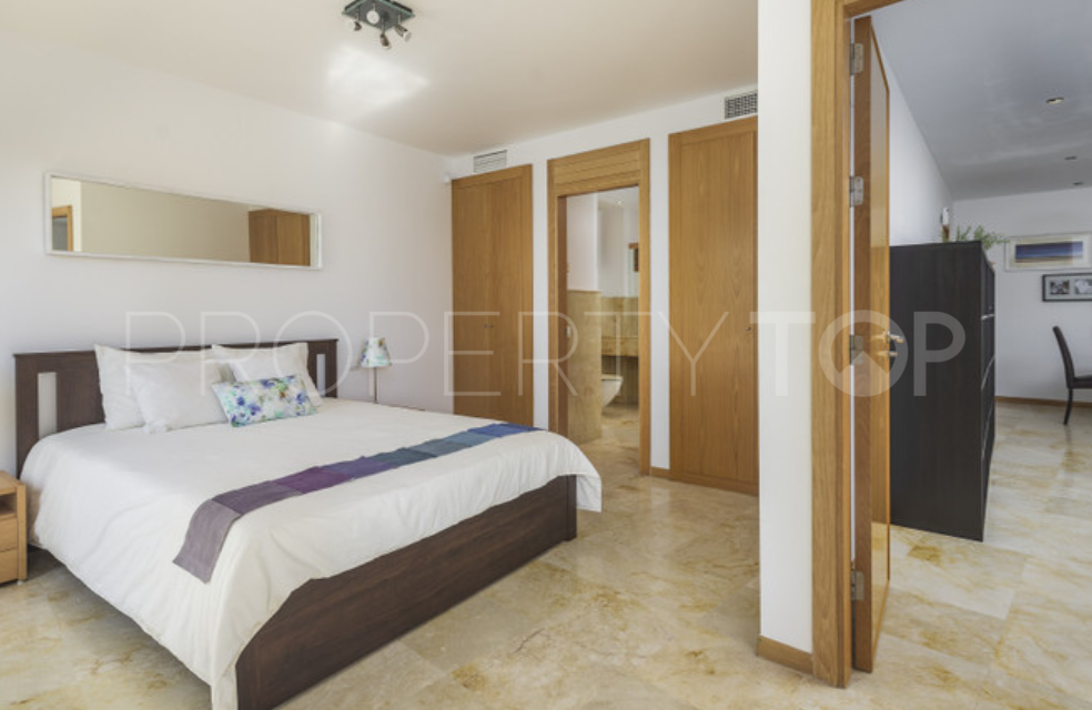 Apartamento de 3 dormitorios en venta en Los Altos de los Monteros