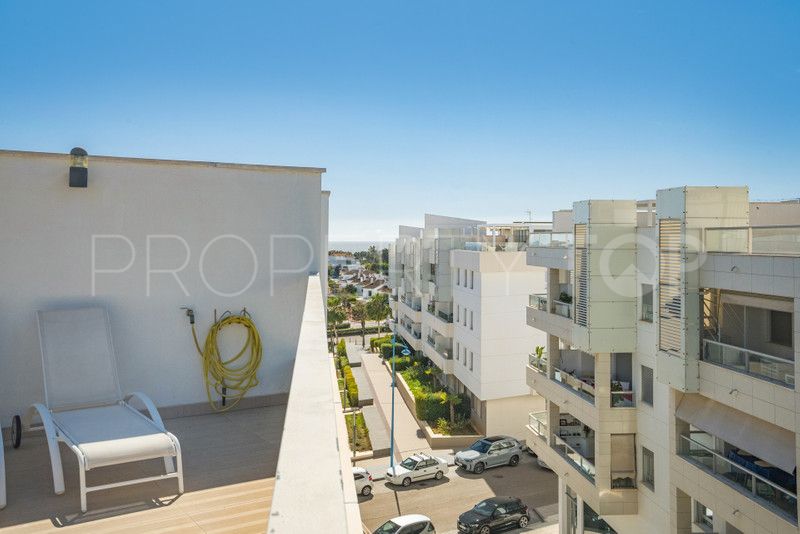 Buy penthouse in Nueva Andalucia with 3 bedrooms