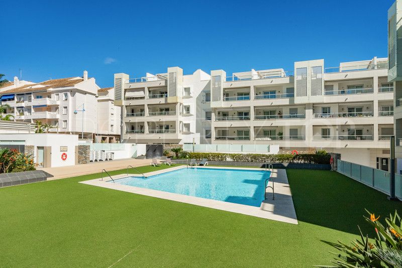 Buy penthouse in Nueva Andalucia with 3 bedrooms