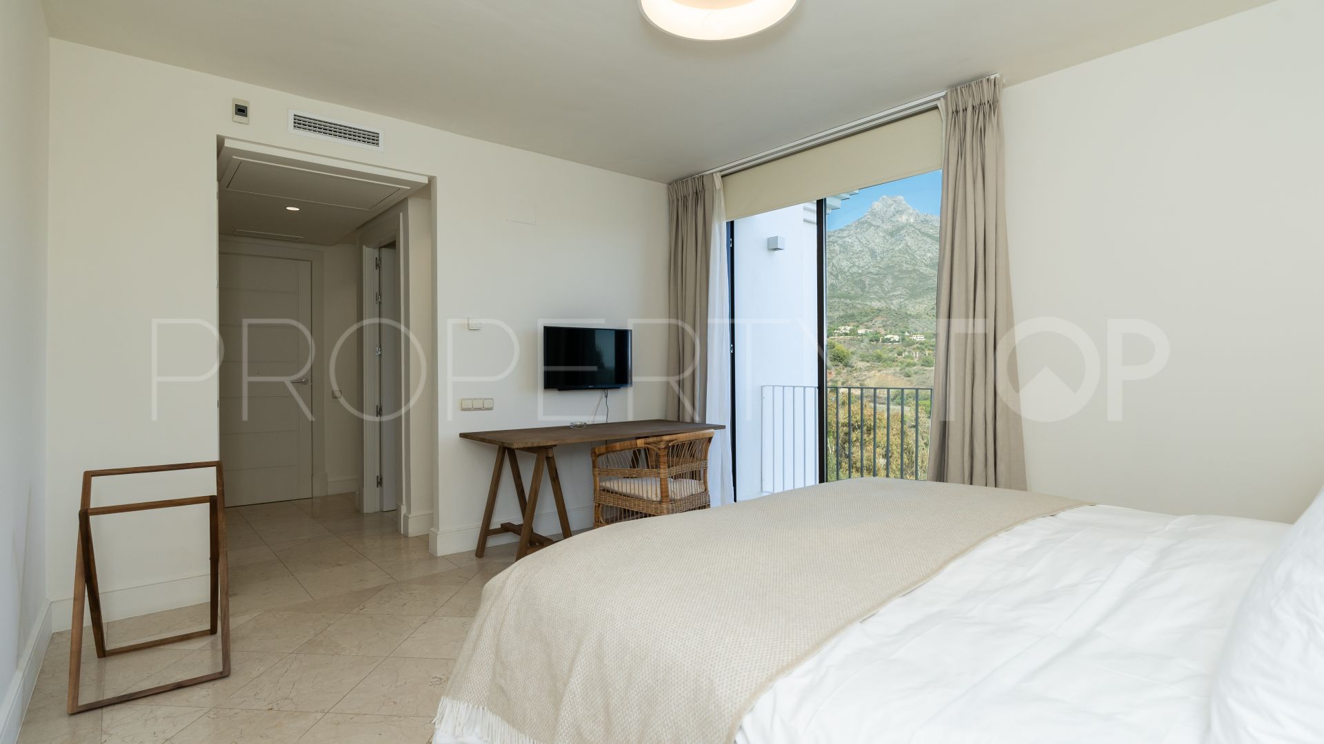 For sale house in Las Lomas del Marbella Club with 5 bedrooms