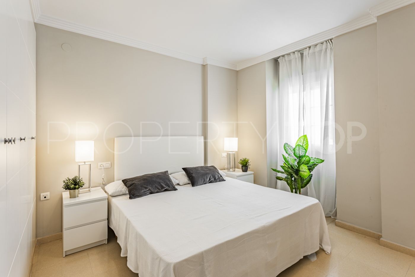 1 bedroom ground floor apartment for sale in Marbella - Puerto Banus