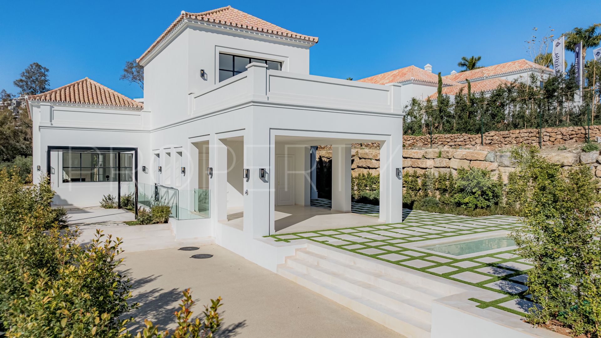 Se vende villa con 4 dormitorios en Nueva Andalucia