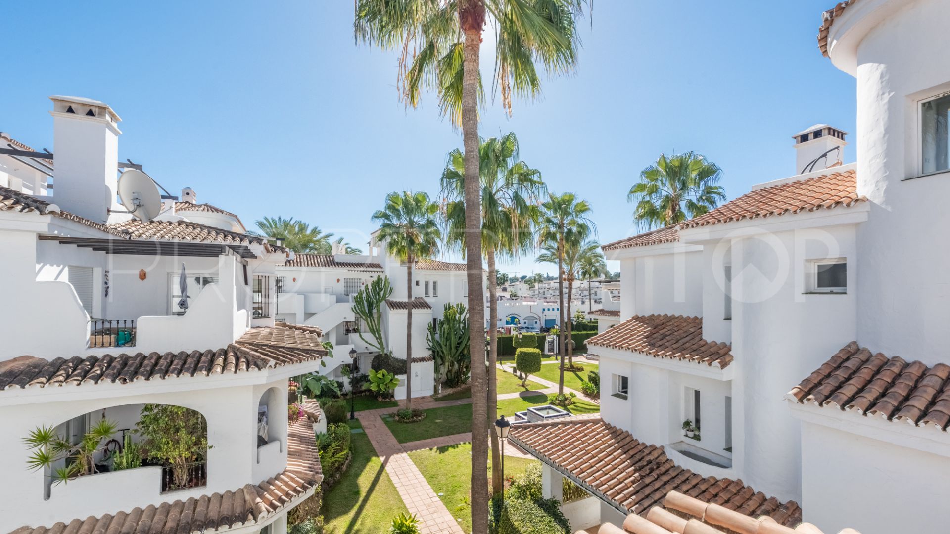 Duplex Penthouse in Los Naranjos de Marbella 2BR, 2BA, 117m², €439k