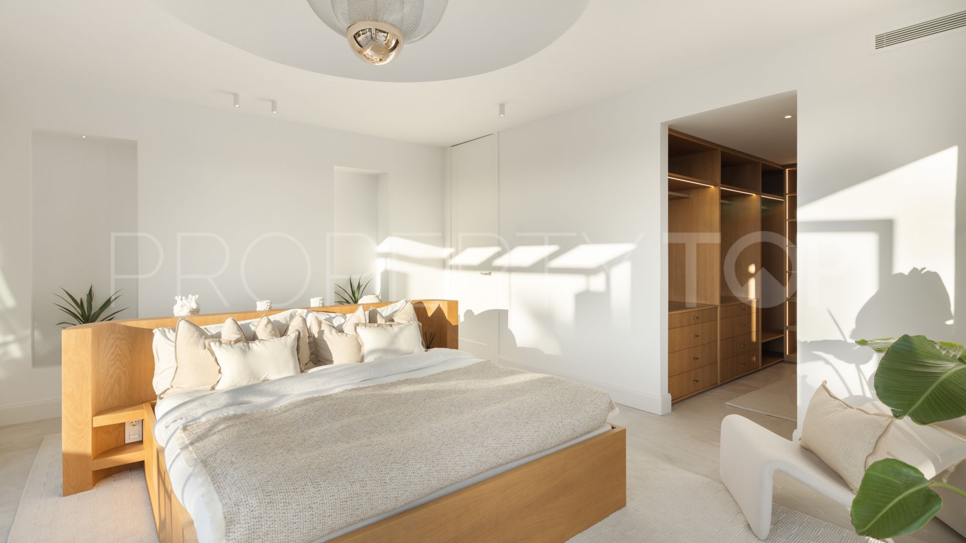 Buy villa with 4 bedrooms in Los Naranjos
