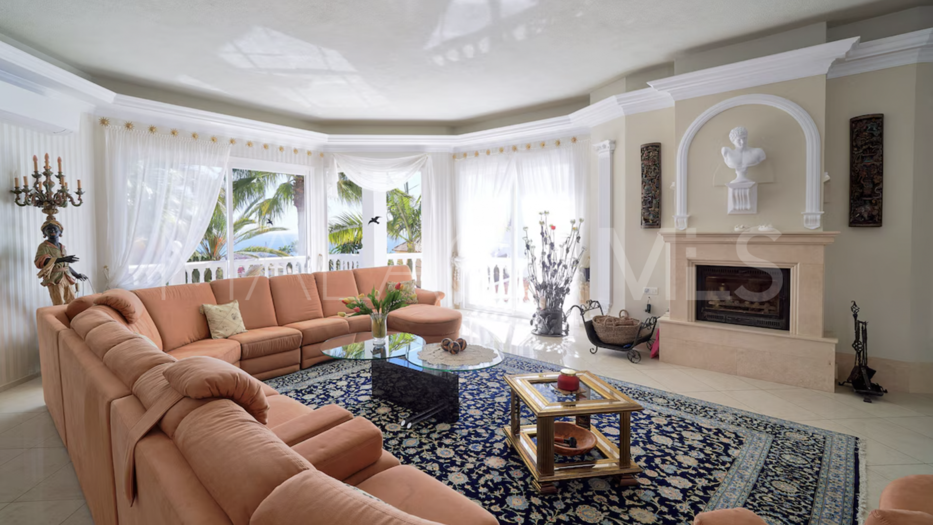 Villa a la venta in Hacienda las Chapas