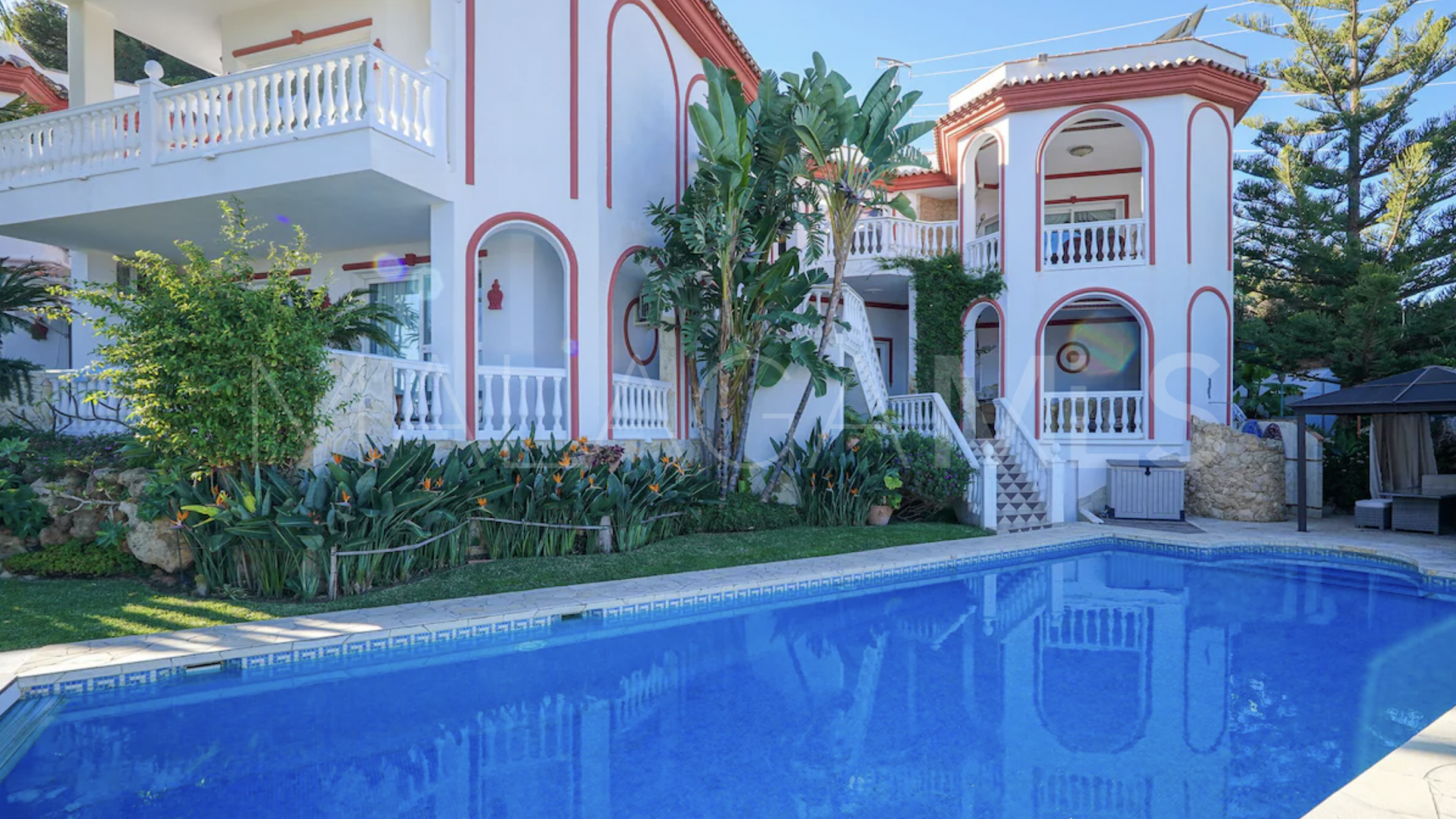 Villa a la venta in Hacienda las Chapas