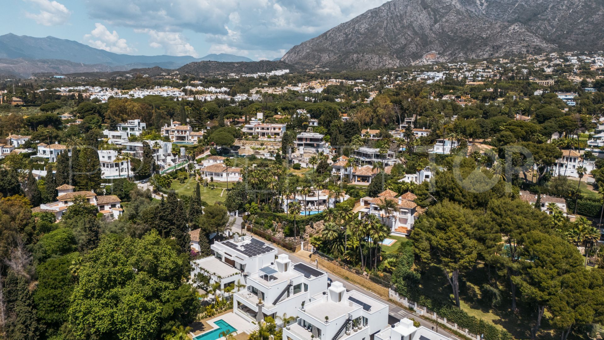 Comprar villa con 5 dormitorios en Marbella Golden Mile