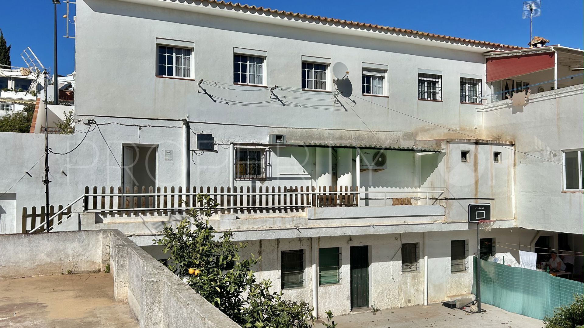 Investment for sale in Guadiaro with 6 bedrooms