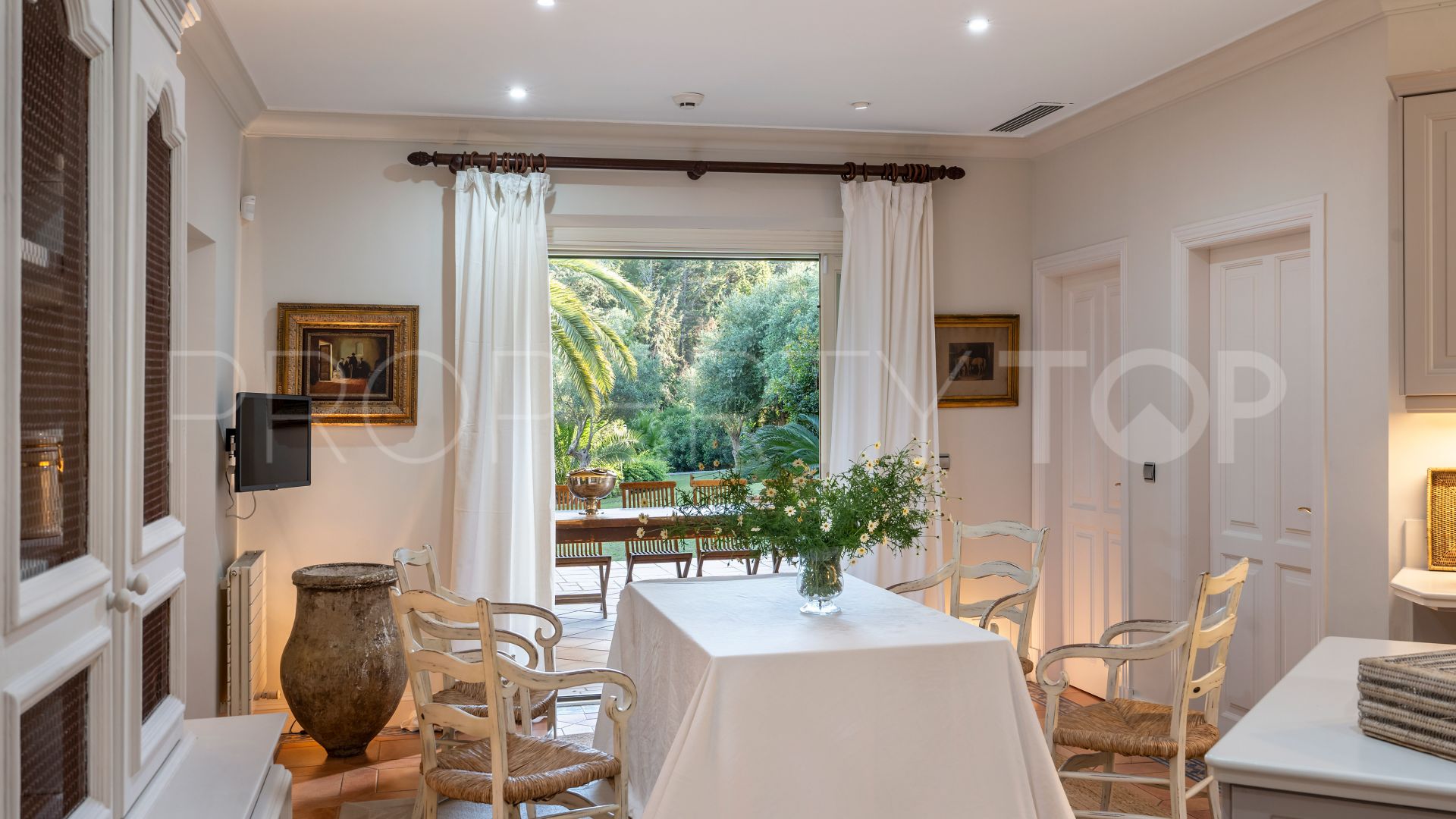 For sale Sotogrande Alto Central villa with 5 bedrooms