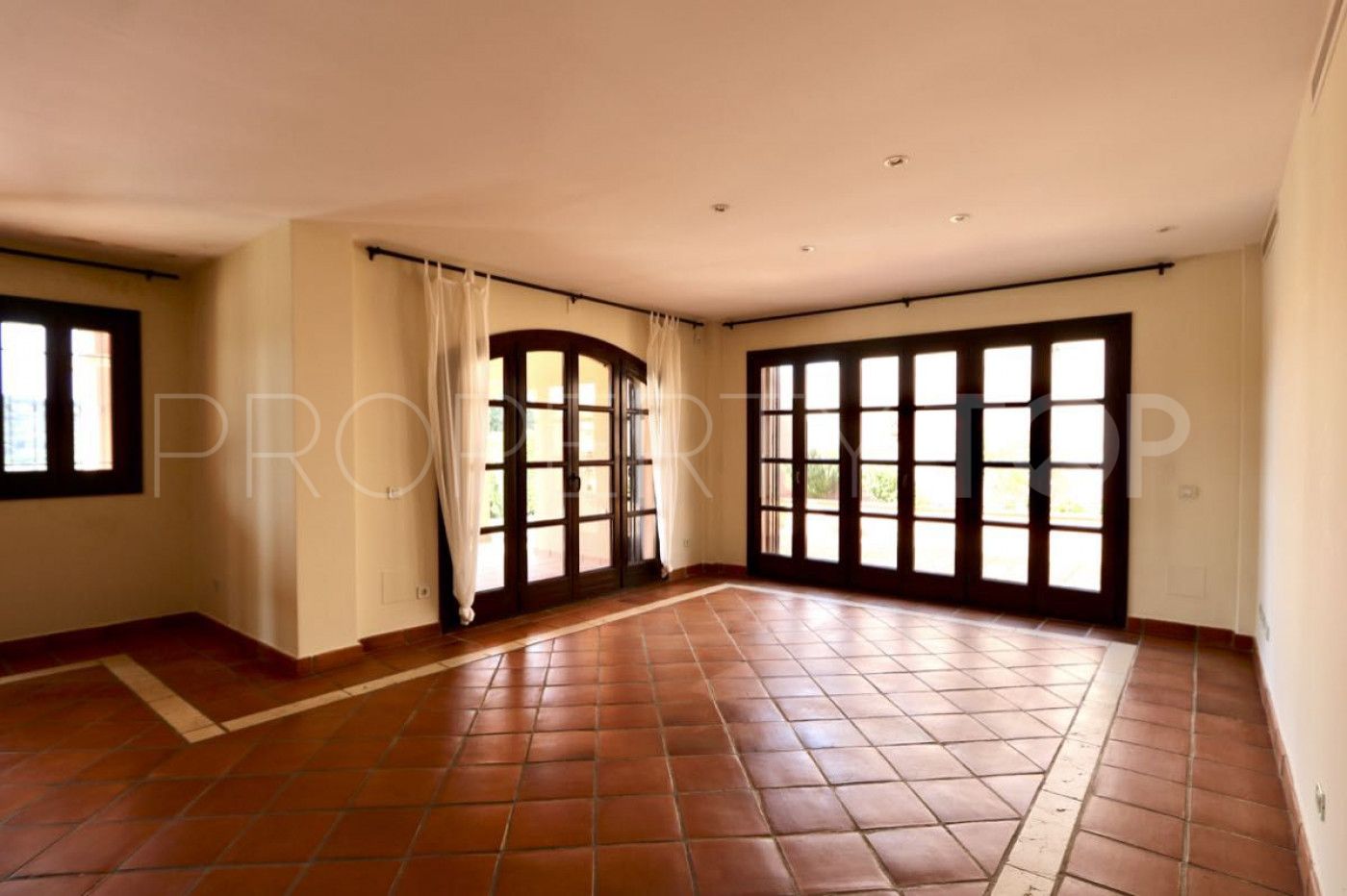 For sale villa in Sotogrande Alto with 4 bedrooms