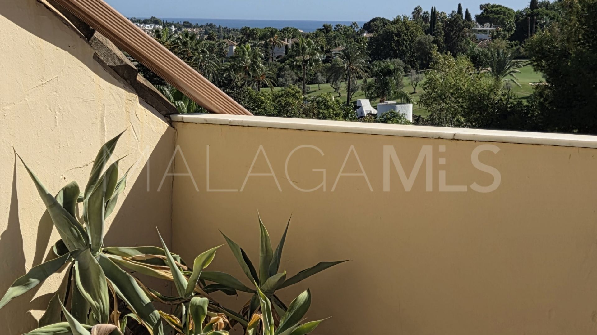 Ático a la venta in Country Club Las Brisas