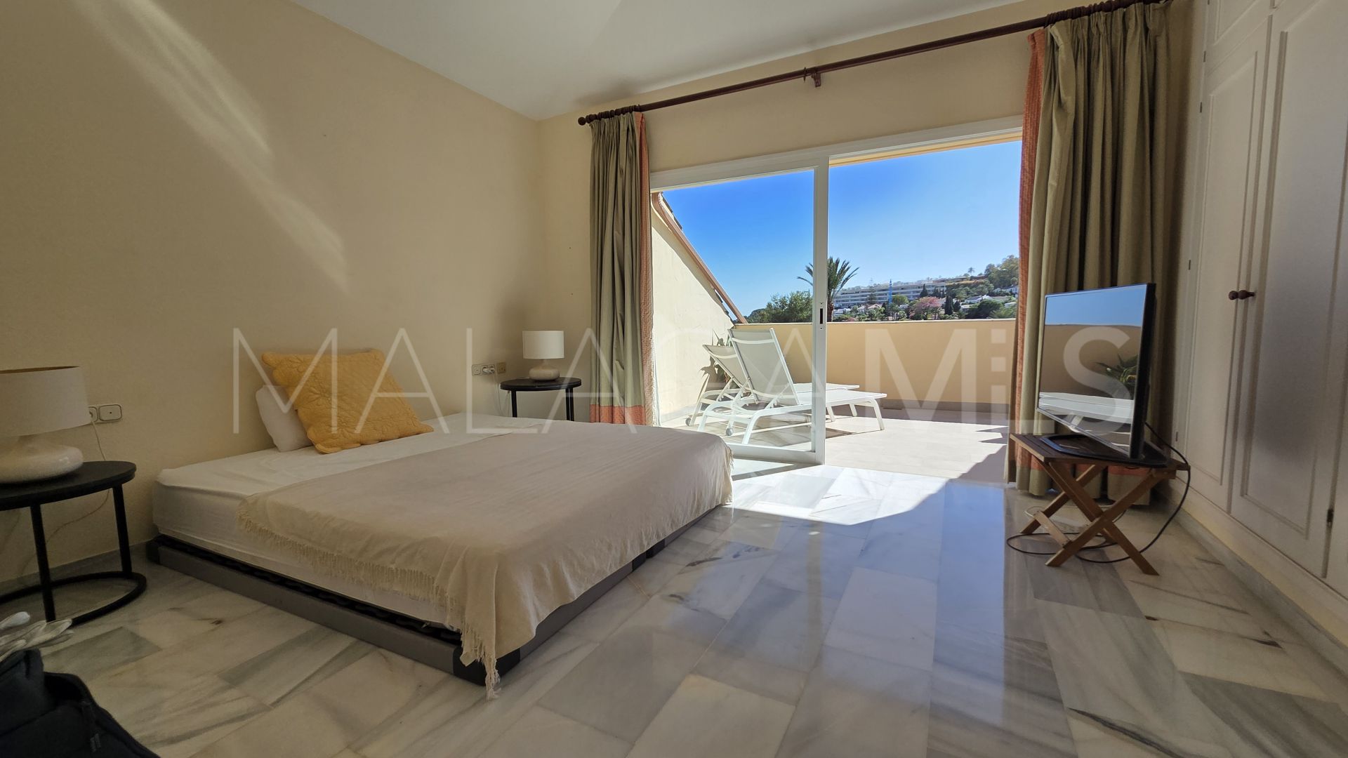 Ático a la venta in Country Club Las Brisas