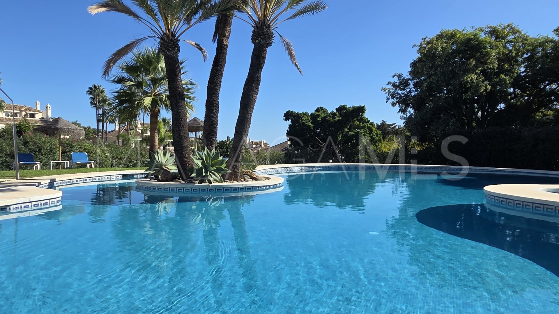 Ático a la venta in Country Club Las Brisas