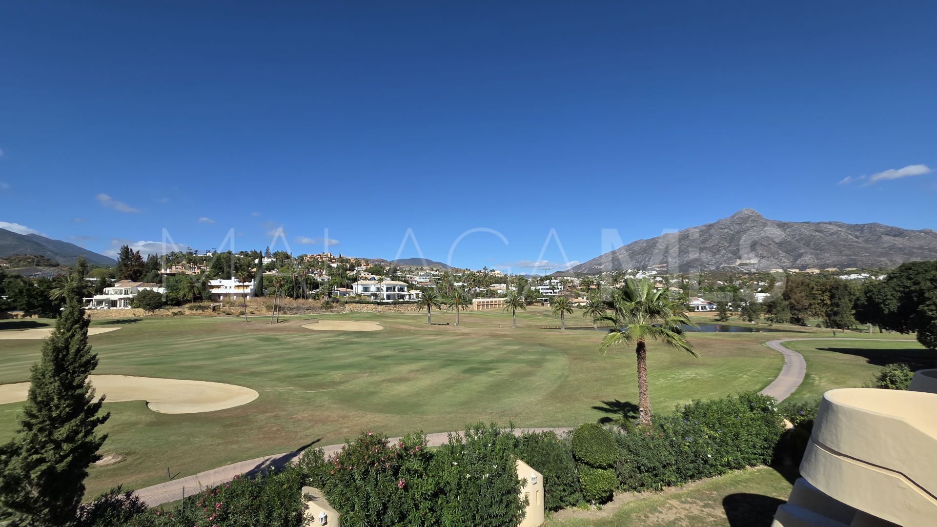 Ático a la venta in Country Club Las Brisas