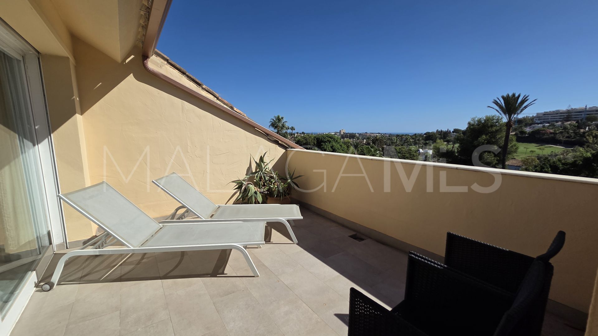 Ático a la venta in Country Club Las Brisas