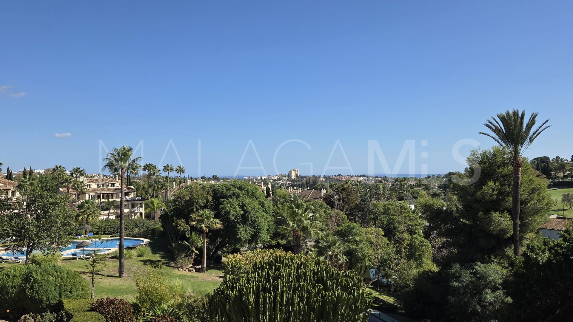 Ático a la venta in Country Club Las Brisas