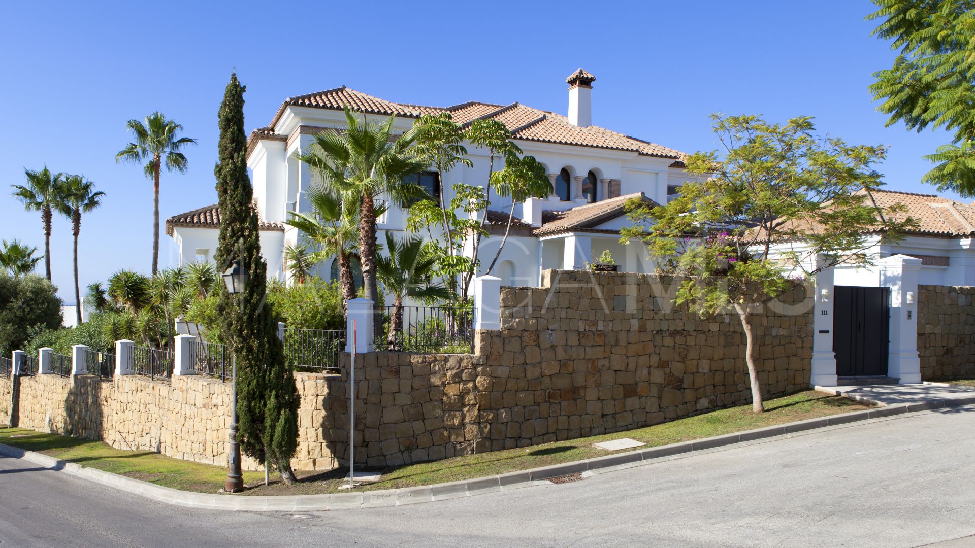 Villa for sale in Benahavis