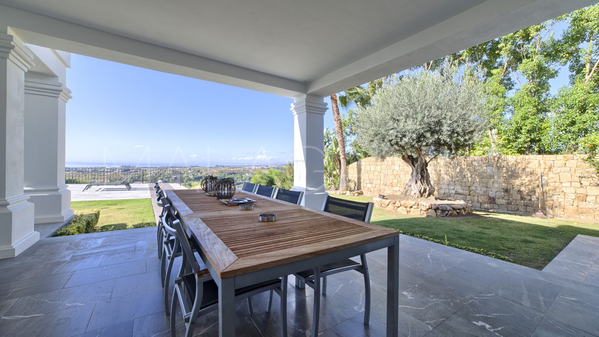 Villa for sale in Benahavis