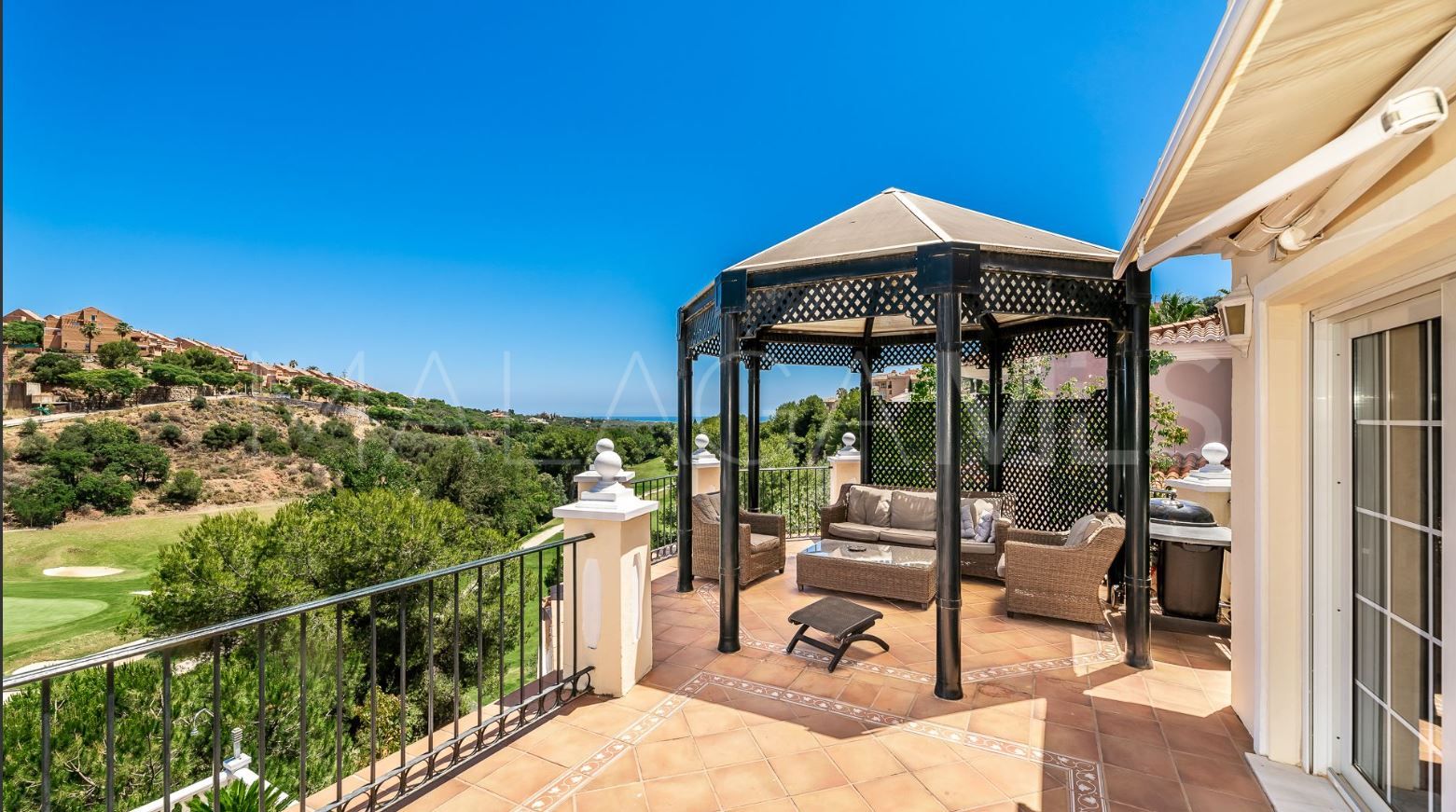 Villa for sale in Elviria