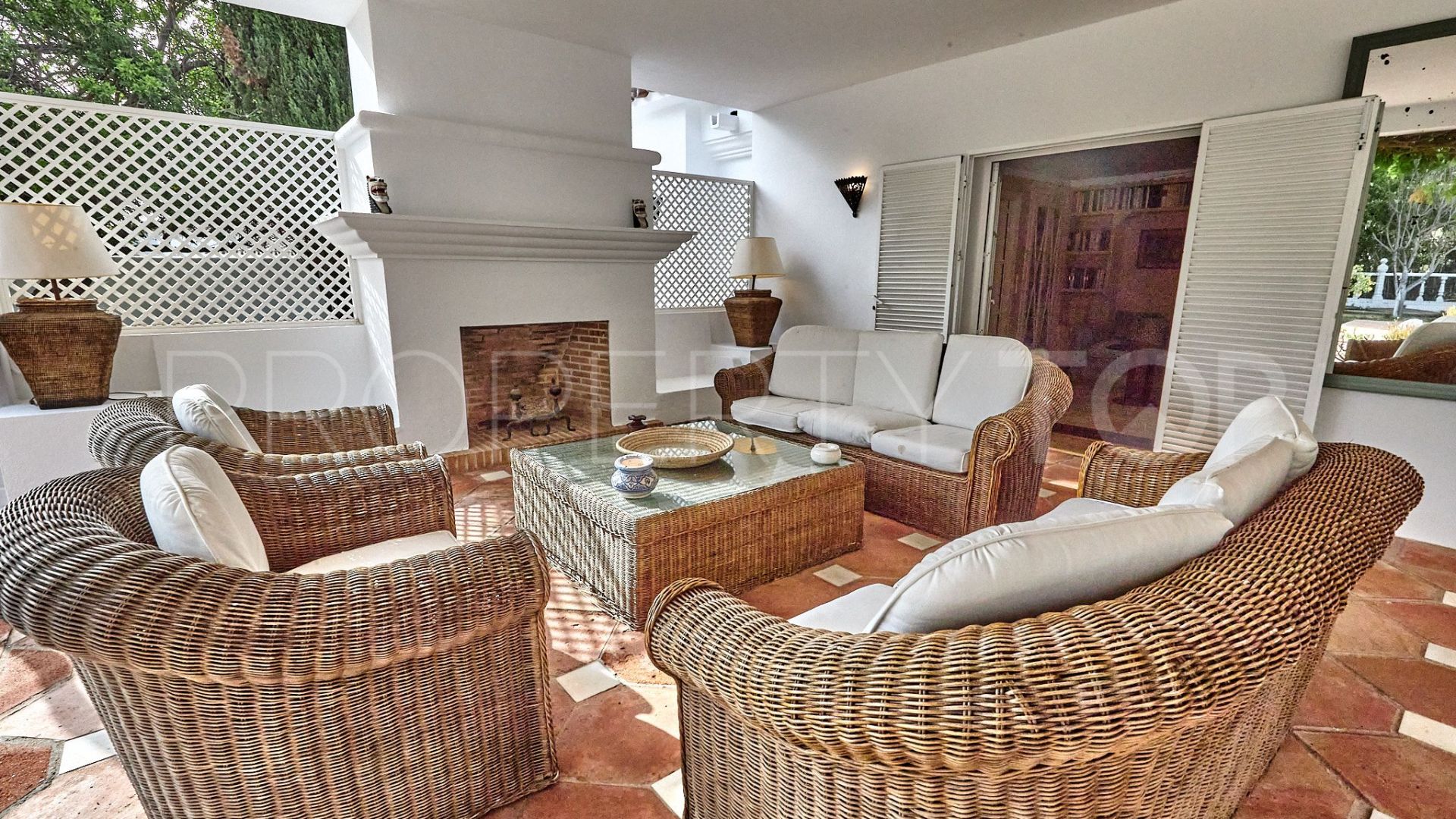 Casasola villa for sale