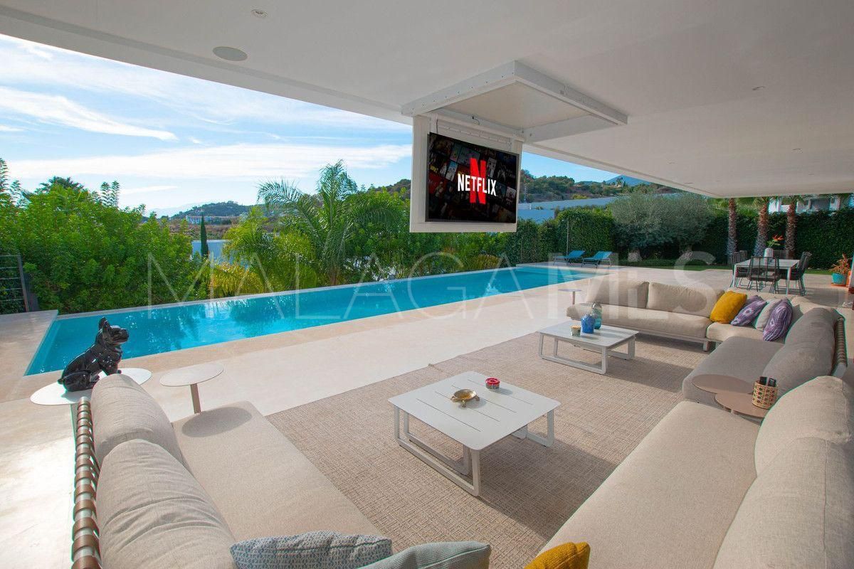 Villa for sale in Nueva Andalucia