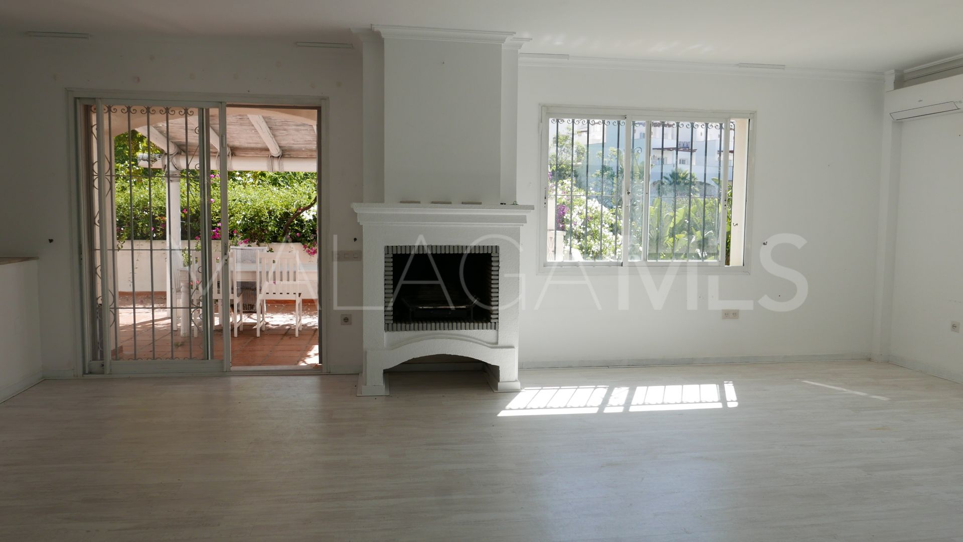 Villa for sale in Los Naranjos Hills