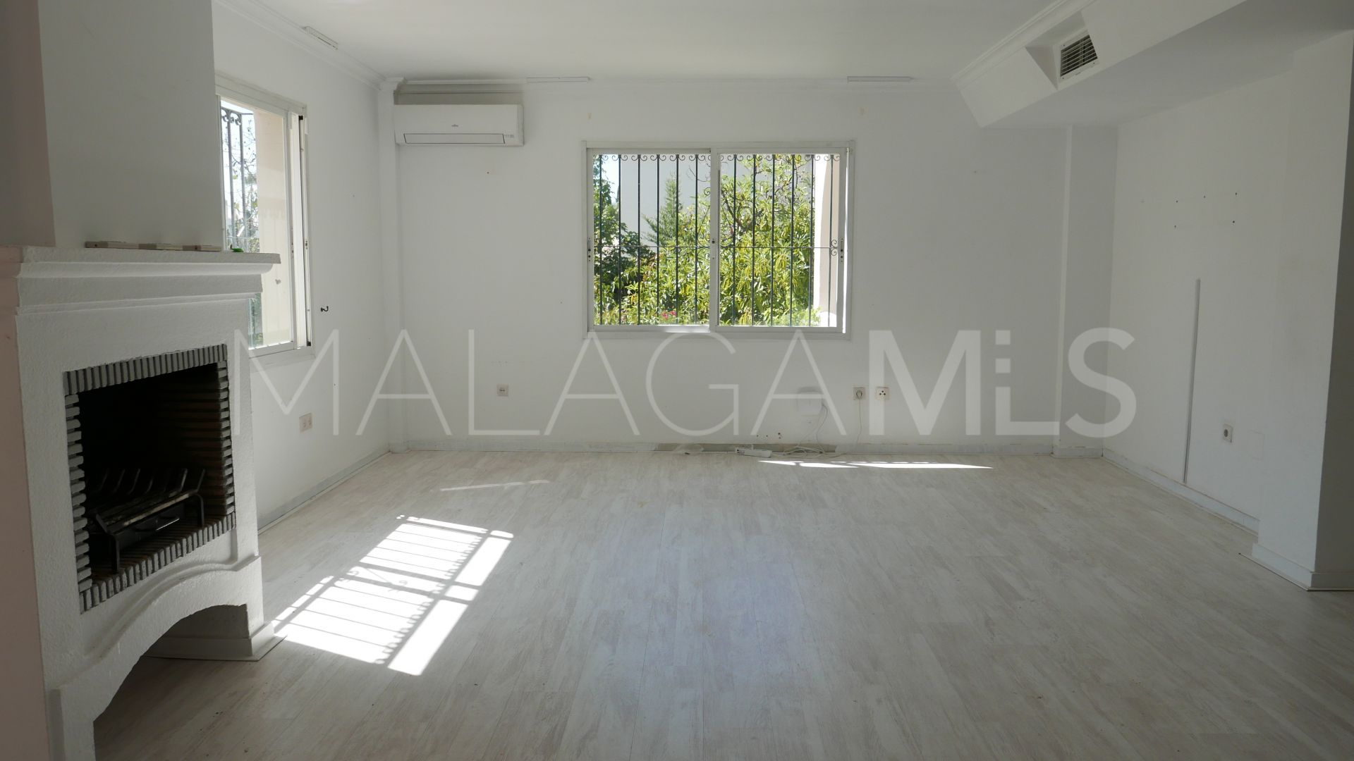 Villa for sale in Los Naranjos Hills