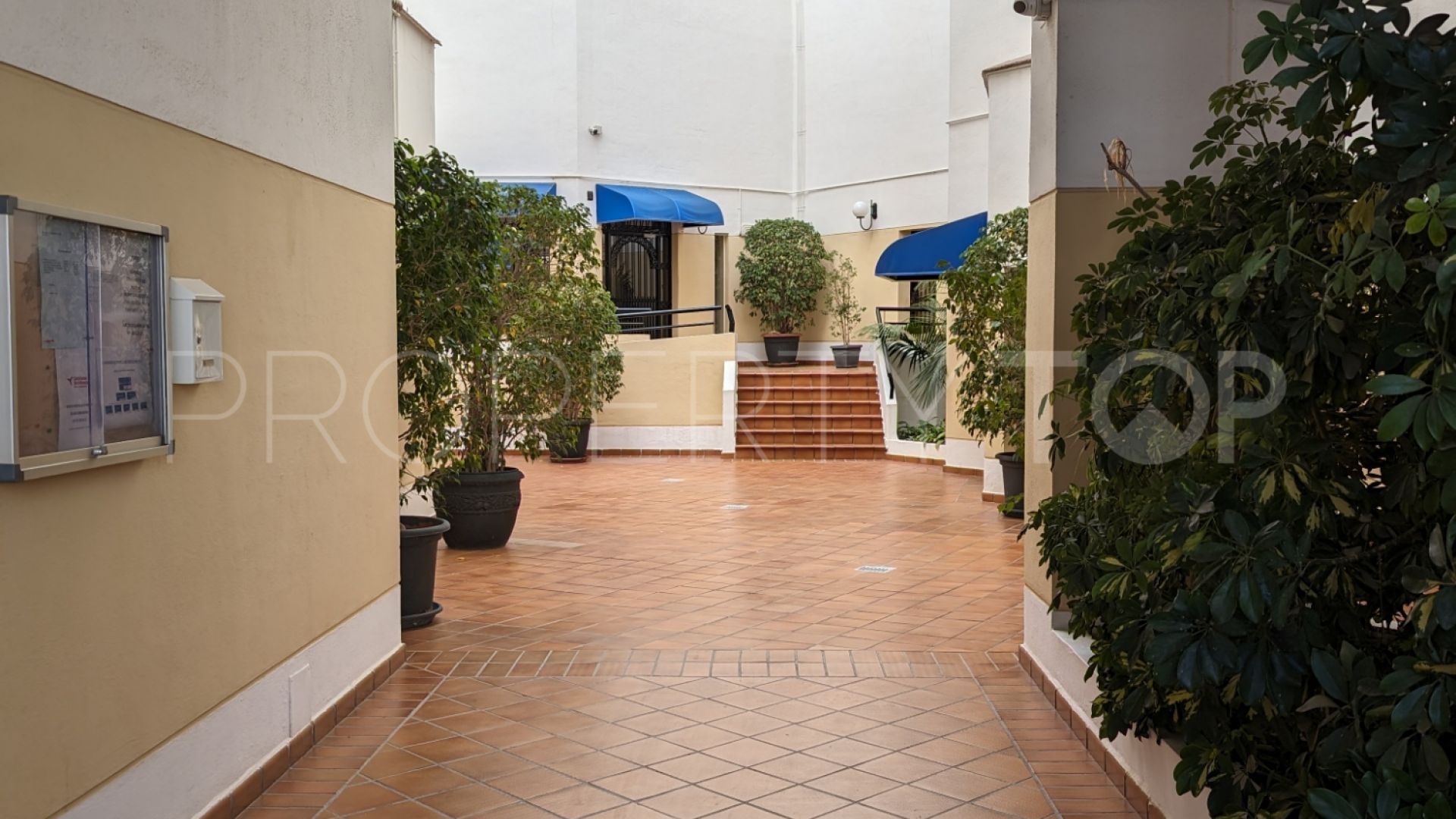 Nueva Andalucia 4 bedrooms apartment for sale