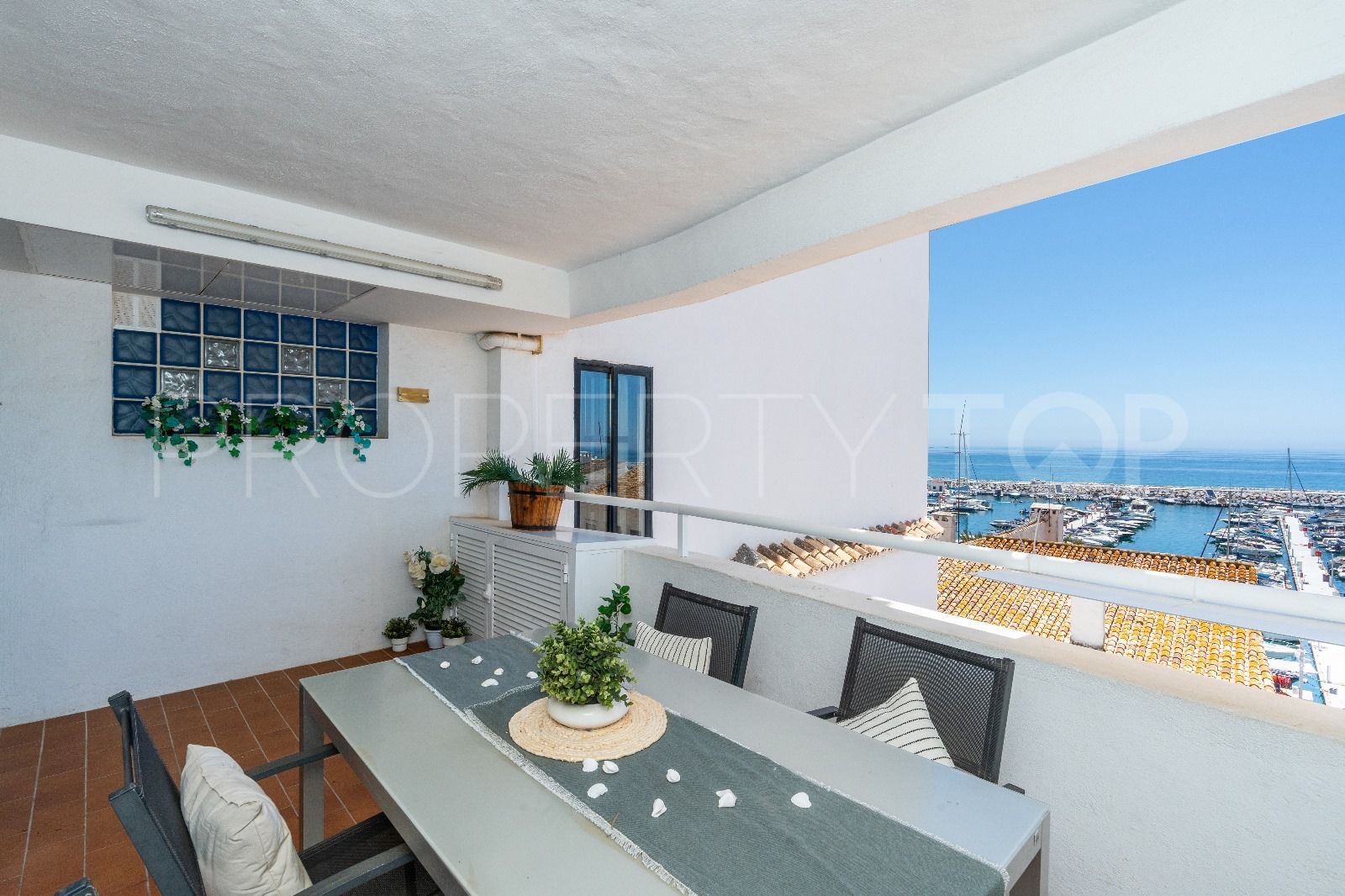 For sale apartment with 2 bedrooms in Marbella - Puerto Banus