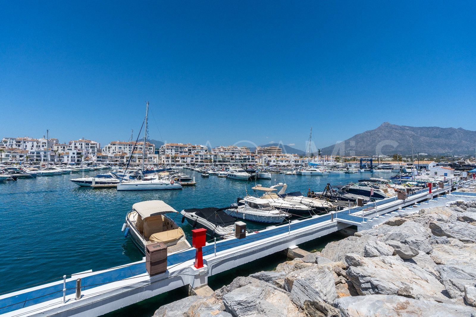 Se vende apartamento with 2 bedrooms in Marbella - Puerto Banus