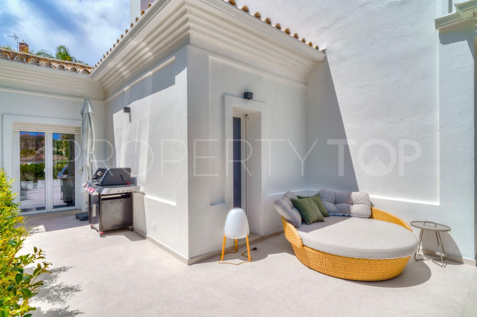 For sale Nueva Andalucia villa with 4 bedrooms