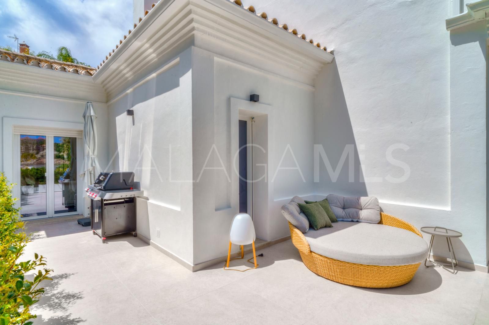 Villa for sale in Nueva Andalucia