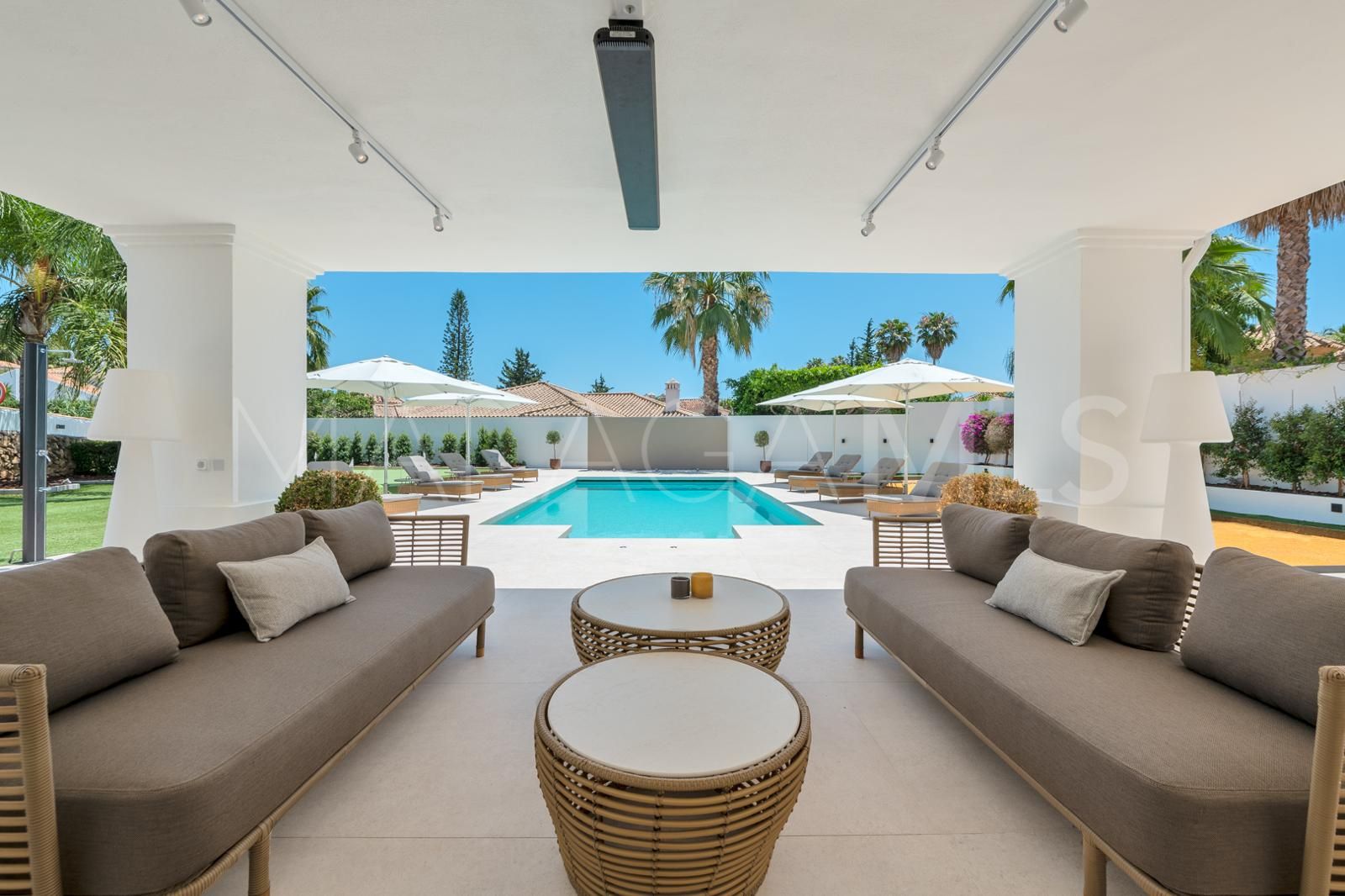 Villa for sale in Nueva Andalucia