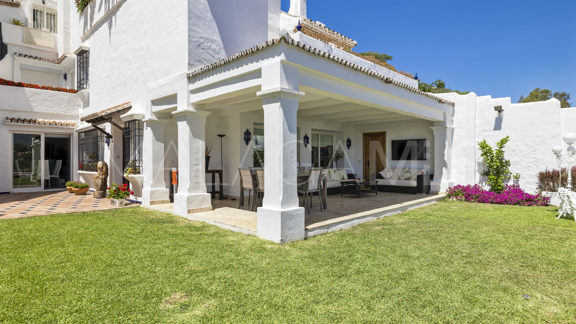 Adosado with 4 bedrooms for sale in Nueva Andalucia