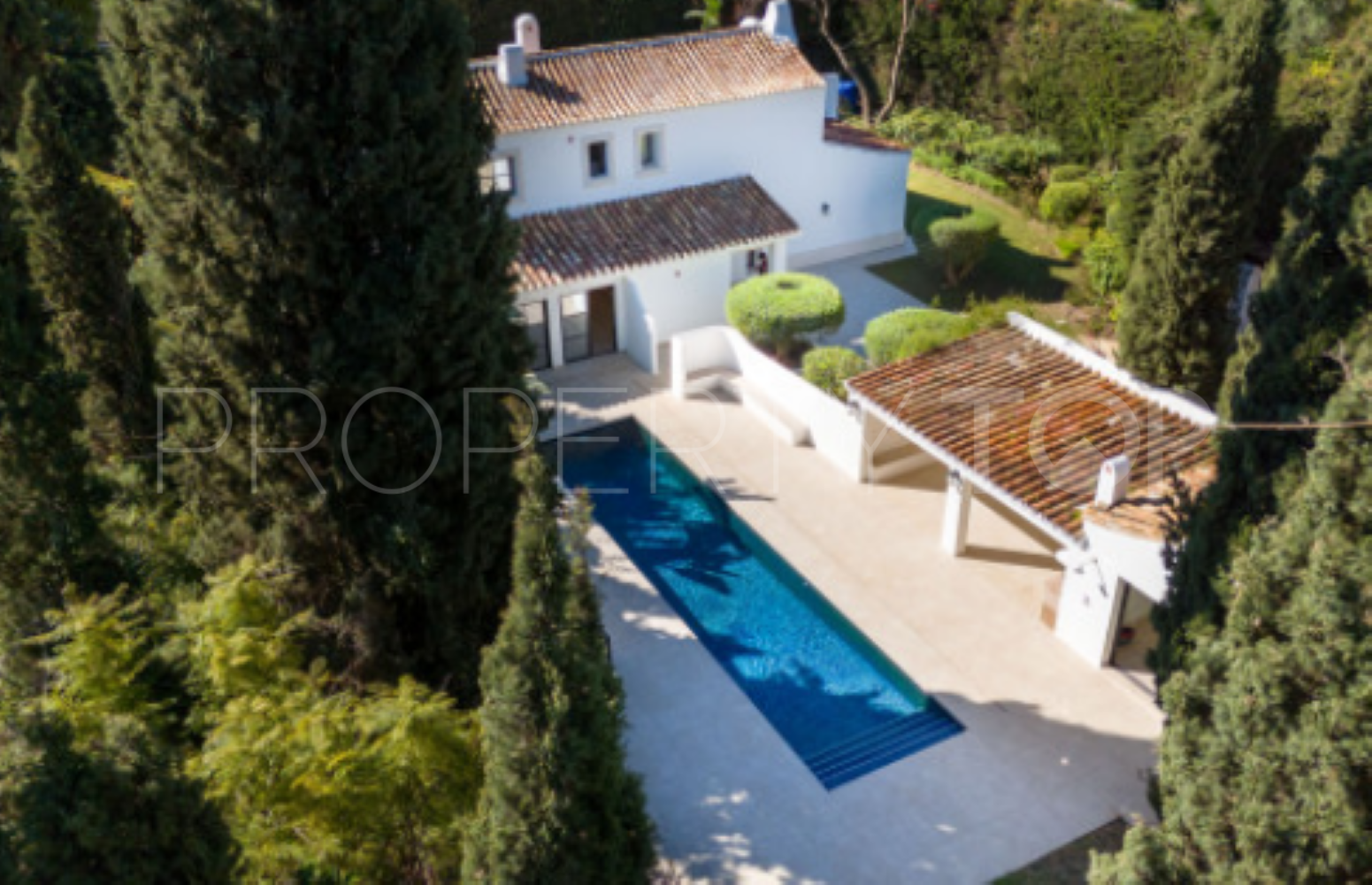 Villa for sale in Benahavis Hills Country Club with 5 bedrooms