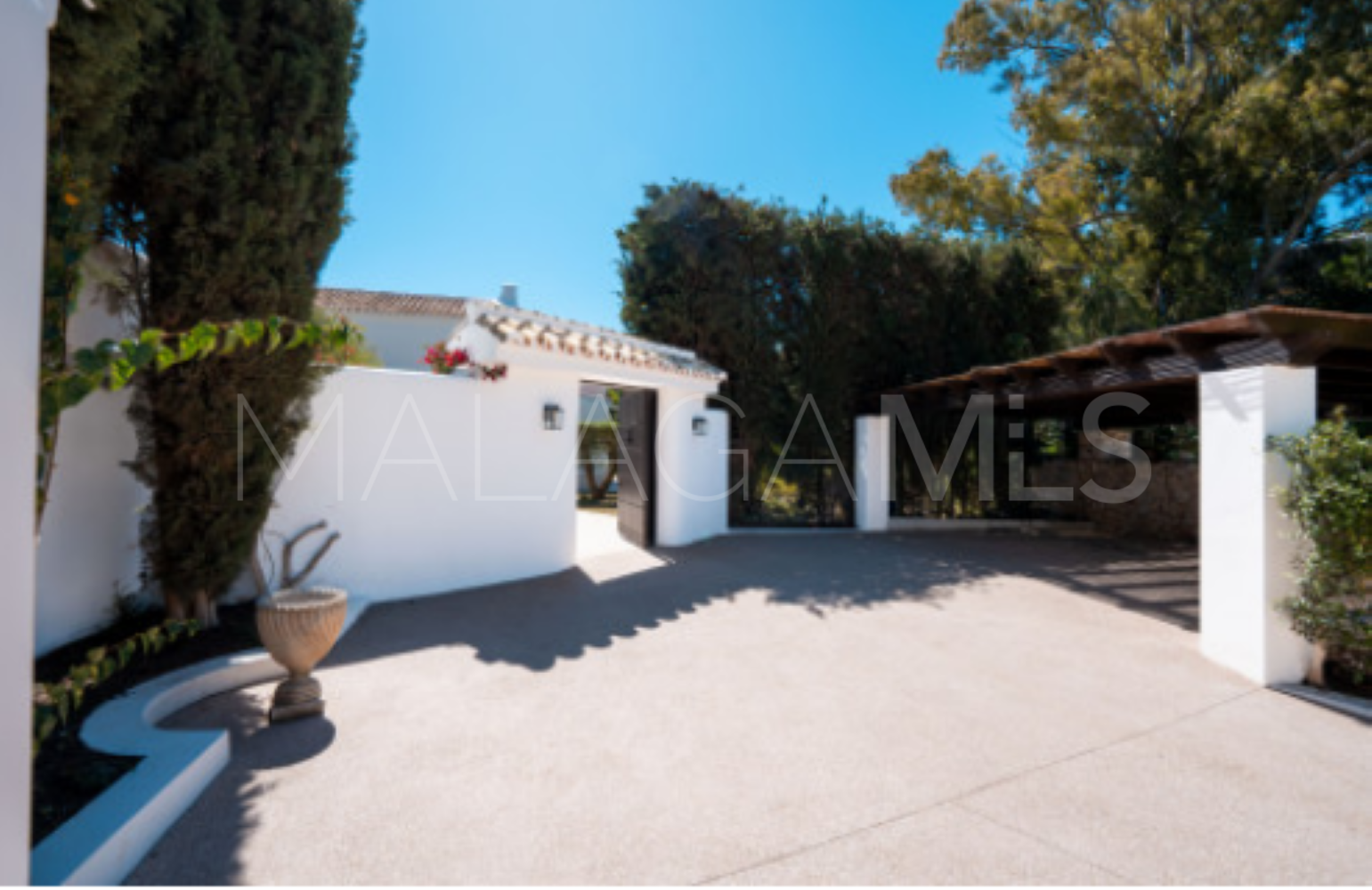 Villa for sale in Benahavis Hills Country Club