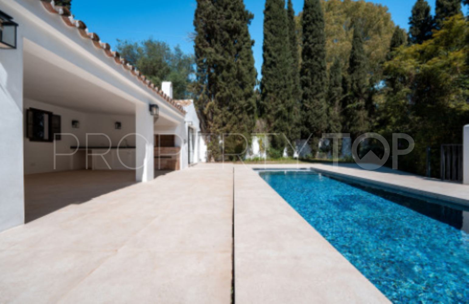 Villa for sale in Benahavis Hills Country Club with 5 bedrooms